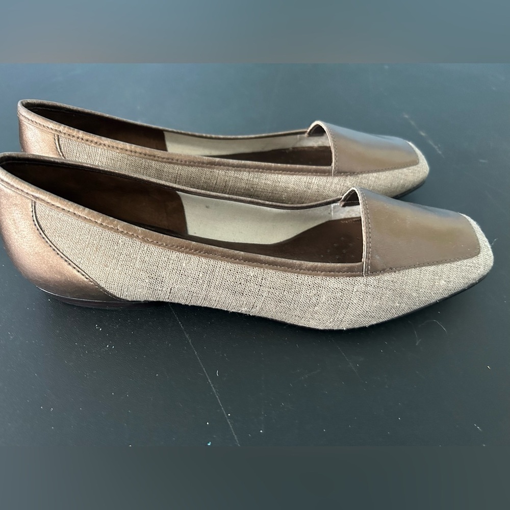 New Antonio melani shoes woman size 9 1/2 flats slip ons